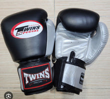Load image into Gallery viewer, Twins Genuine Leather gloves